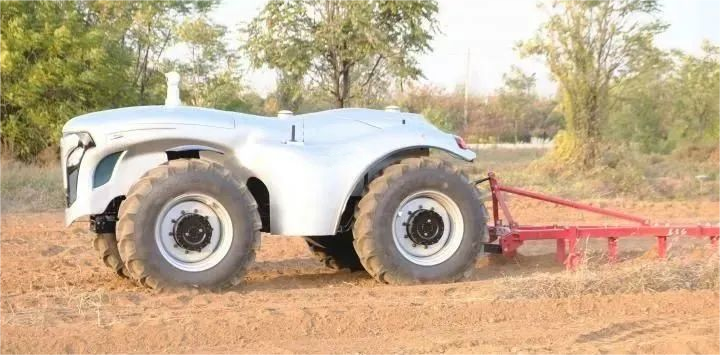 Trend pembangunan traktor ladang tanpa pemandu