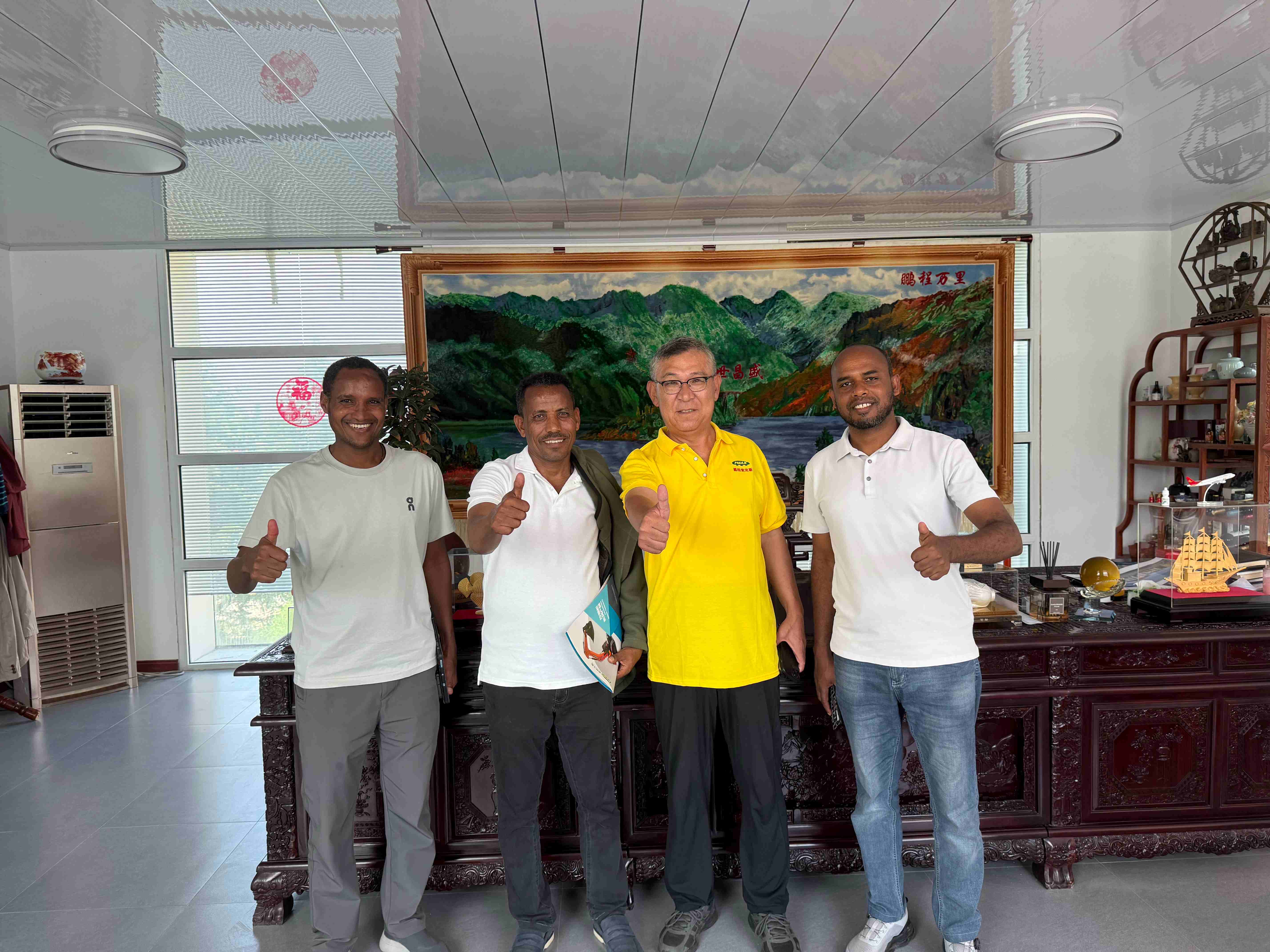 Pelanggan Ethiopia datang melawat kilang