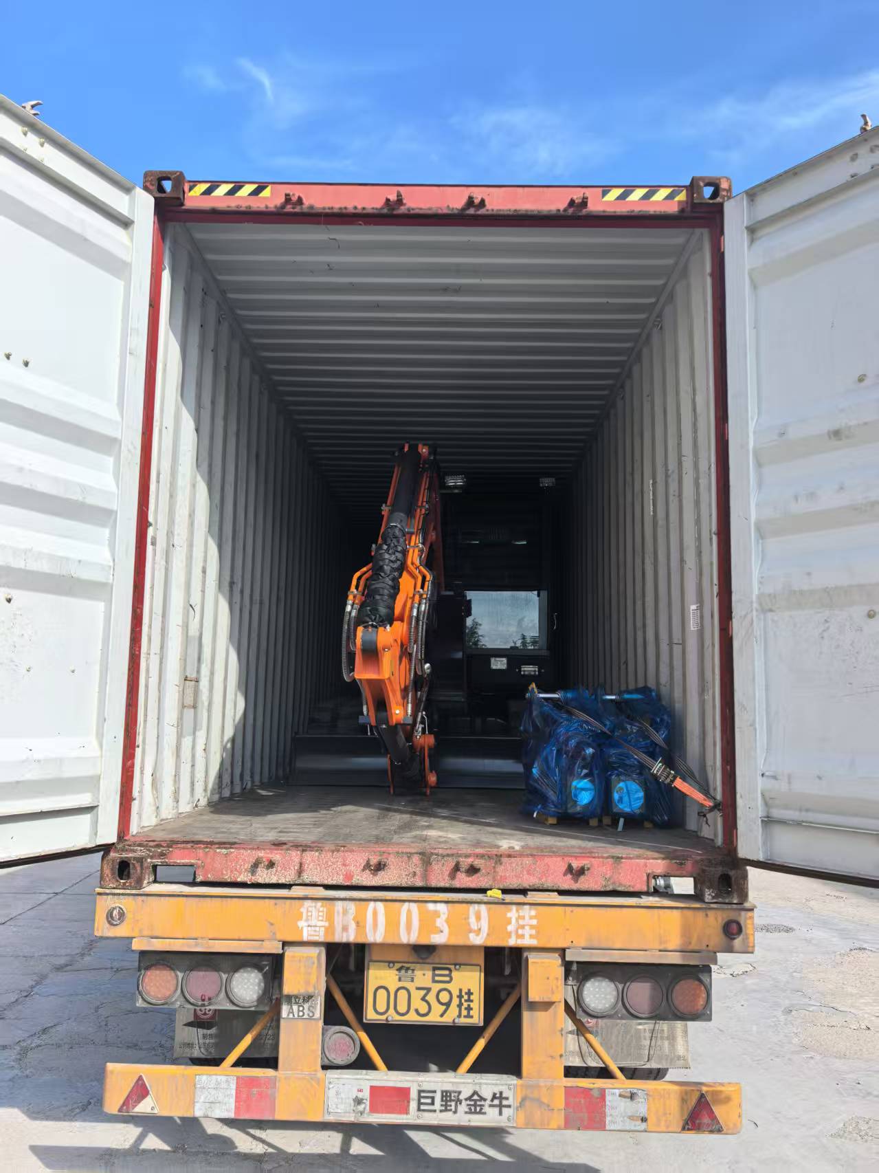 Dua penggali 6.5t telah dihantar