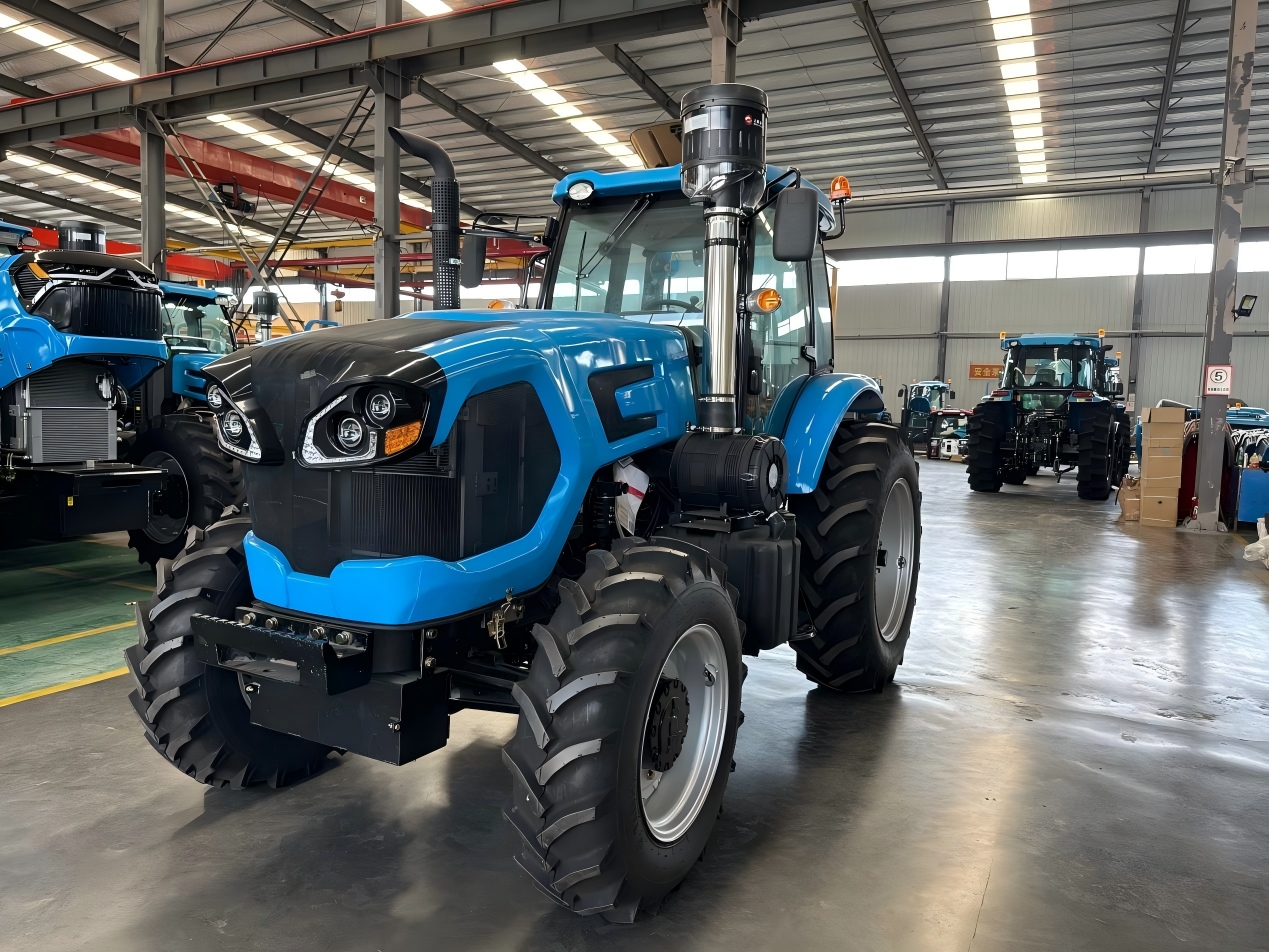 Traktor Tenaga Kuda Tinggi Cina menjadi kuasa utama untuk pertanian besar-besaran di Afrika