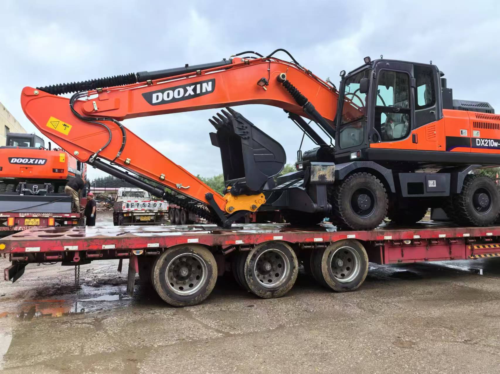Jengkaut beroda DX210 dieksport secara berkelompok ke Afrika